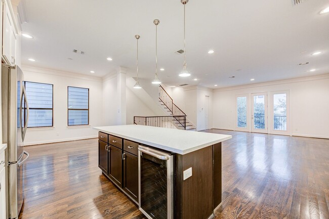 Building Photo - Sawyer Heights Luxury Living