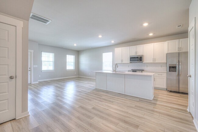 Building Photo - 531 Swanholme Dr