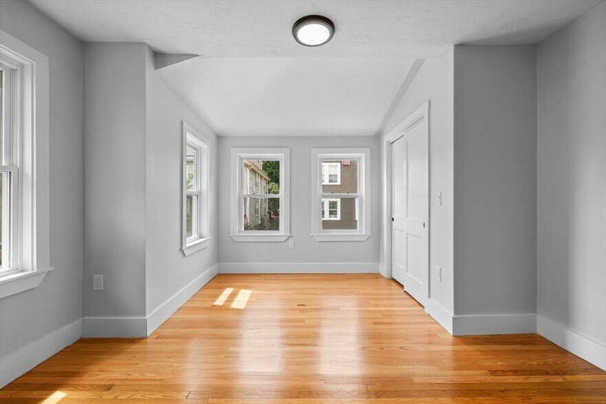 Building Photo - 170 Calumet St