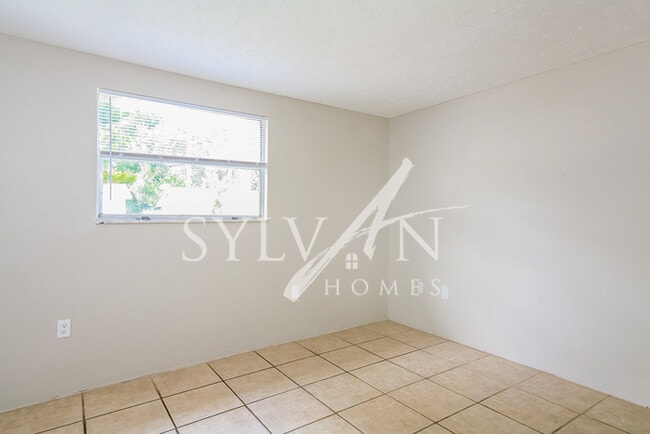 Building Photo - The living is easy in this 3 bedroom, 2 ba...