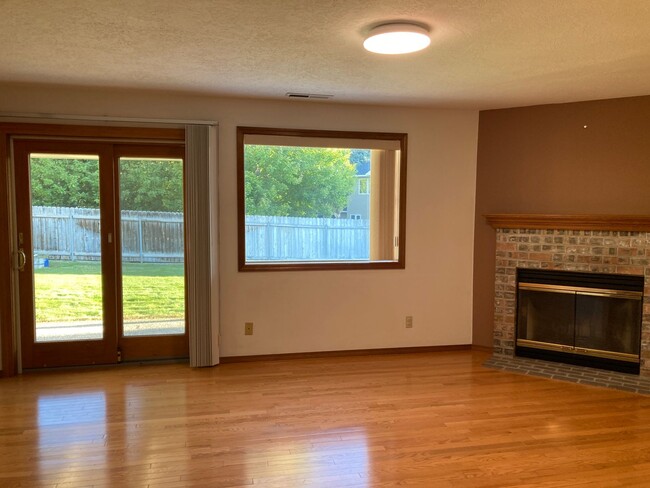 Building Photo - Split-Level Home with Fireplace and Patio ...