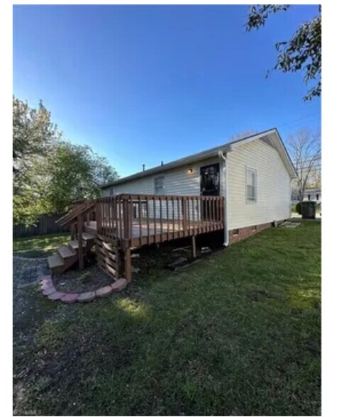 Backyard - 1006 Tuscaloosa St