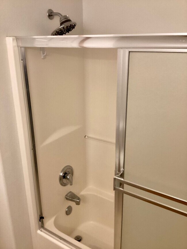 Building Photo - 3 Bed 2.5 Bath Town Home in Running Y - Ac...
