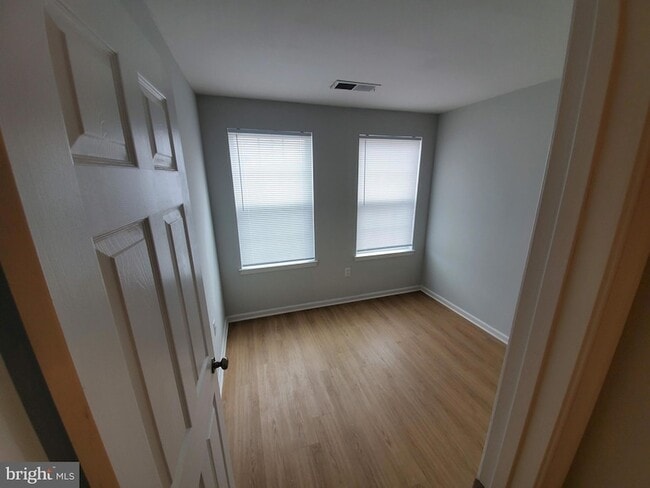 Building Photo - 3344 Vineland Pl