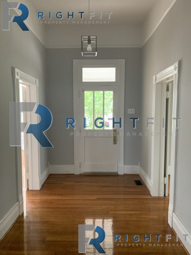 Building Photo - Charming historical home