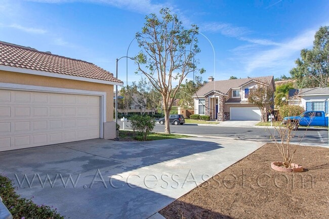 Building Photo - Single Story 3 Bedroom, 2 Bath Gem Home In Corona!