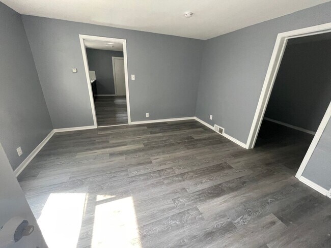 Building Photo - SECTION 8 and EDEN Accepted!! Spacious Newly Renovated 3 Br Home!