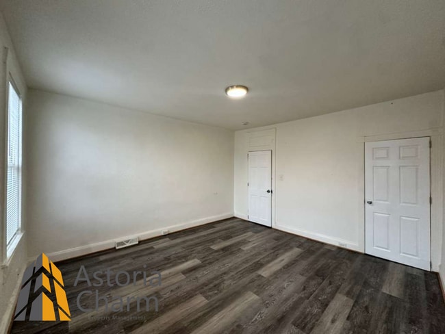 Building Photo - Flexible 4 Bedroom Layout with Fenced Backyard