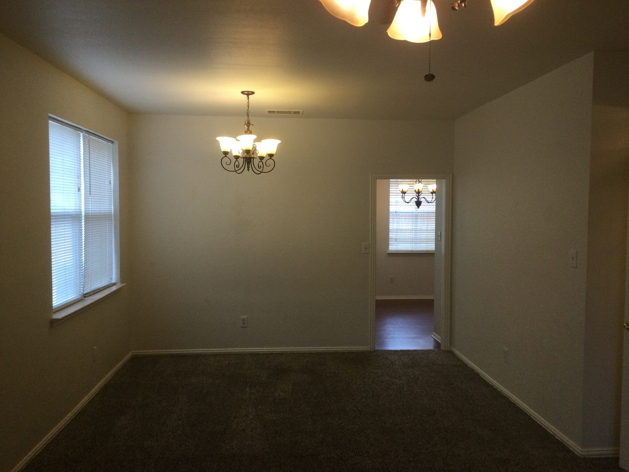 Building Photo - 2208 Ridgewood Dr