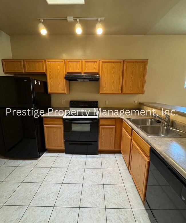 Building Photo - Super Cute 2Bd/2Ba Green Valley Home!!
