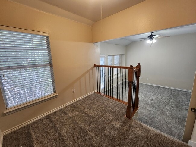 Building Photo - Gorgeous 2 story 3-bedroom 2.5-bath townhouse centrally located in Dallas Fort Worth metroplex