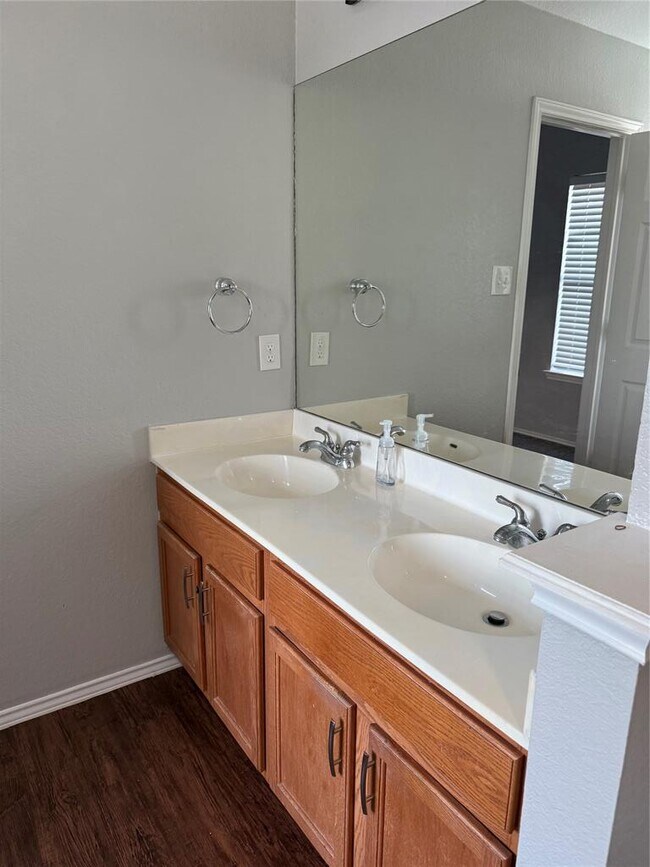 Building Photo - 4465 Mather