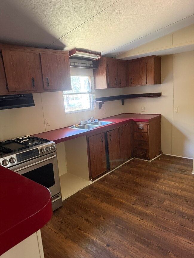 Building Photo - 798 E Clearwater Dr