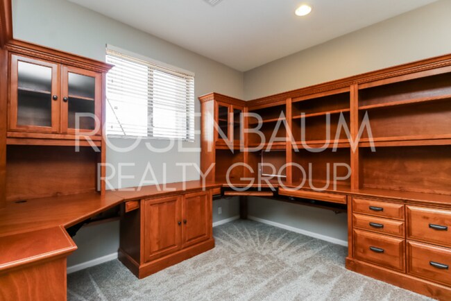 Building Photo - Stunning 4-beds plus bonus room with Breat...