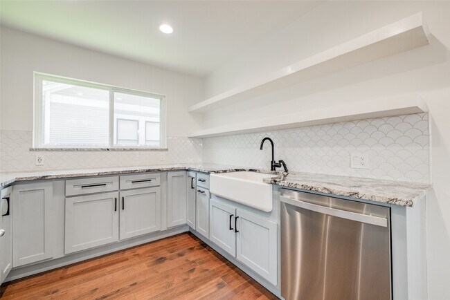Building Photo - 1512 W 21st St