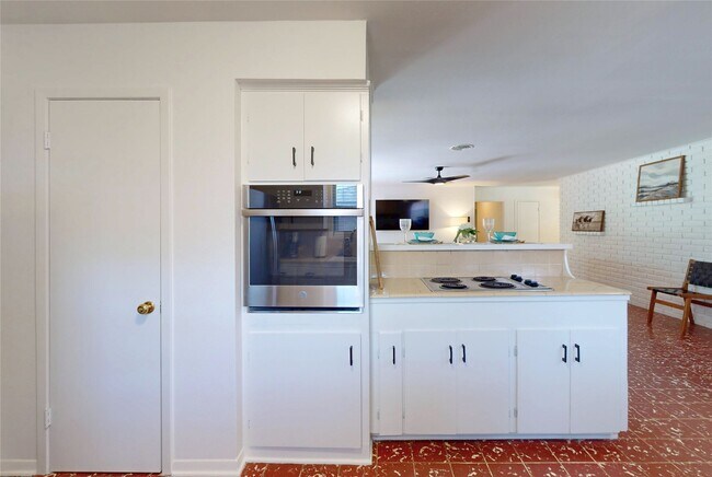 Building Photo - 4826 Waynesboro Dr