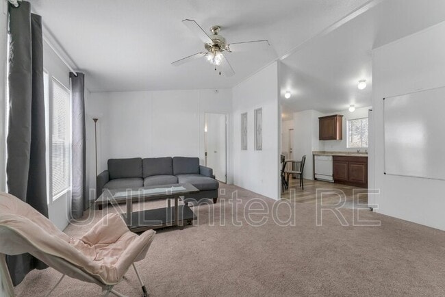 Building Photo - 766 E Zuni Dr
