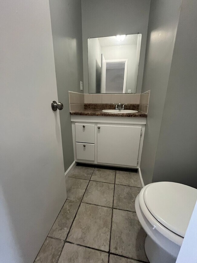 Building Photo - 2213 Jonathan Dr NW