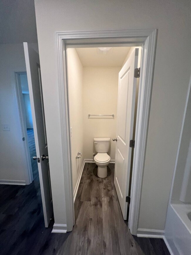 Building Photo - 1064 W Bank St