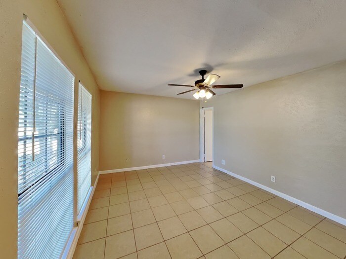 Building Photo - 1386 Southridge Dr