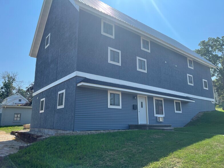 Building Photo - 408 Academy St
