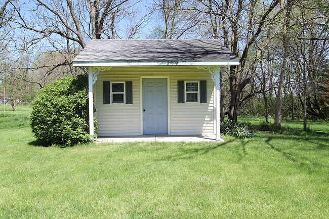 Building Photo - 403 E Main St