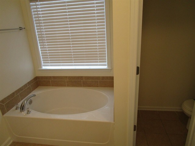 Building Photo - 809 Plaintain Dr