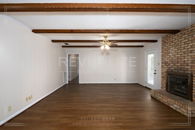Building Photo - Beautifully Preserved 4 Bd / 3 Ba Vintage ...
