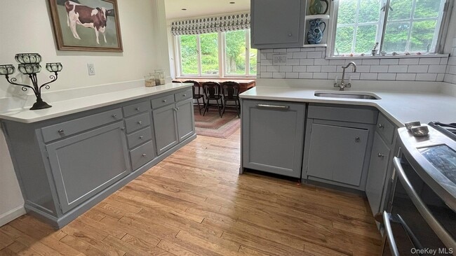 Building Photo - 8 Holly Ln