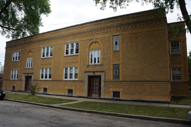 Building Photo - 3039 N Karlov Ave