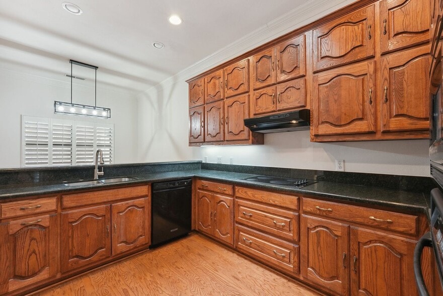 Building Photo - 3014 Stonehenge Ln