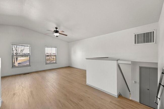 Building Photo - 330 Putnam Dr