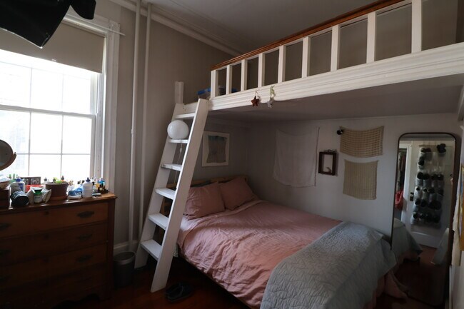 Building Photo - 409 S 9th St