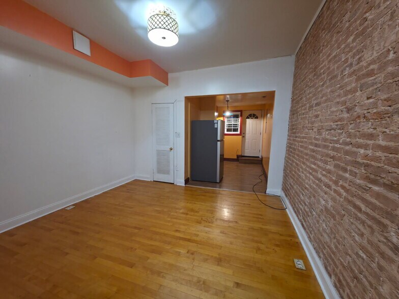 Dining Room Are - 2539 N Howard St