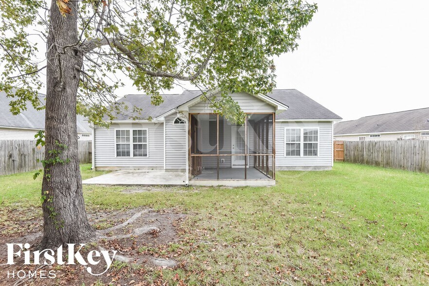 Building Photo - 435 Stephanie Dr