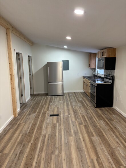 Building Photo - 602 5th St NW