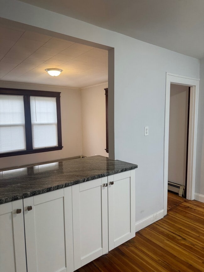 Primary Photo - 31 ellesmere Ave