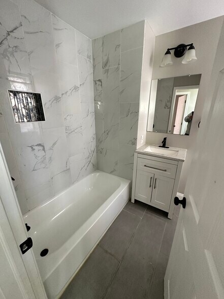 Building Photo - 2544 Turner St