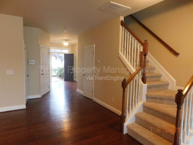 Building Photo - 8030 Upper Lake Dr