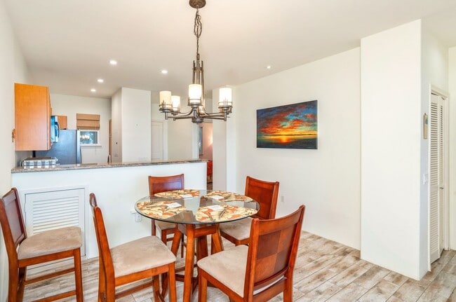 Building Photo - Beautifully Fully Furnished 2 Bed, 2 Bath ...