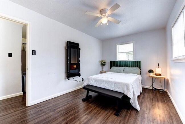 Building Photo - 1211 Cabell St