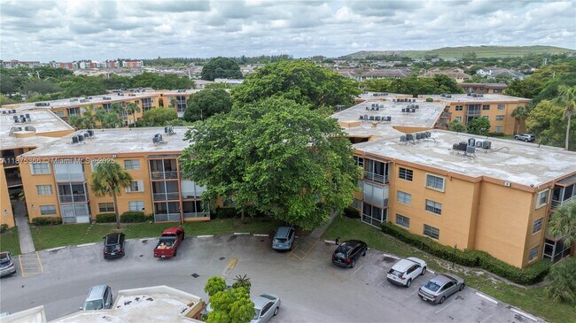 Primary Photo - 4334 NW 9th Ave