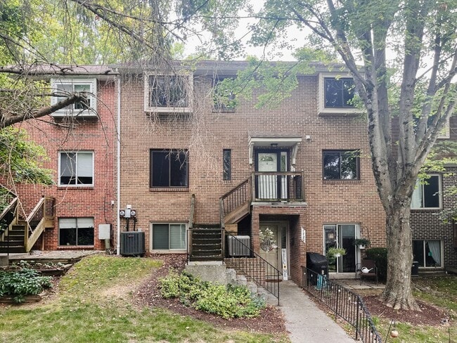 Building Photo - 1721 Donlee Dr