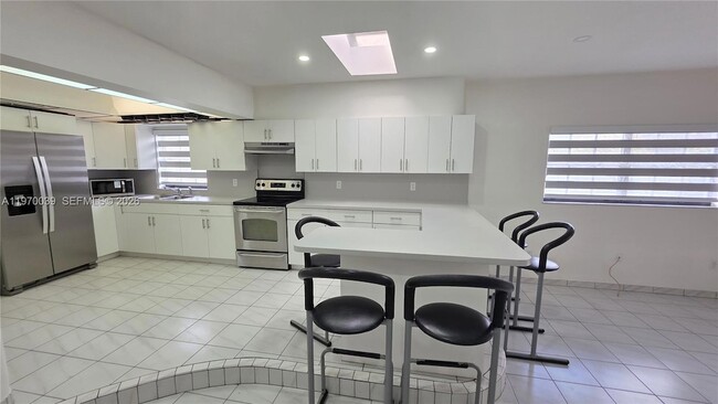 Building Photo - 3041 NW 16th St