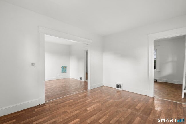 Building Photo - 97 Wall St