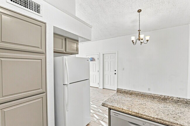 Building Photo - 204 Cutlass Dr