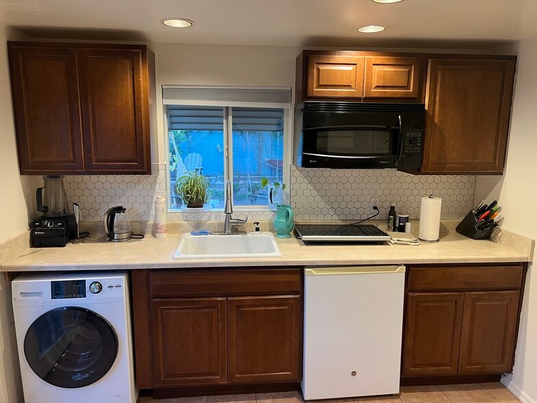 Building Photo - 2232 N Evergreen St