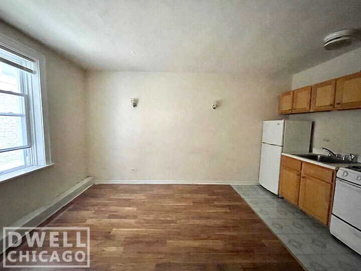 Building Photo - 6900 N Lakewood Ave