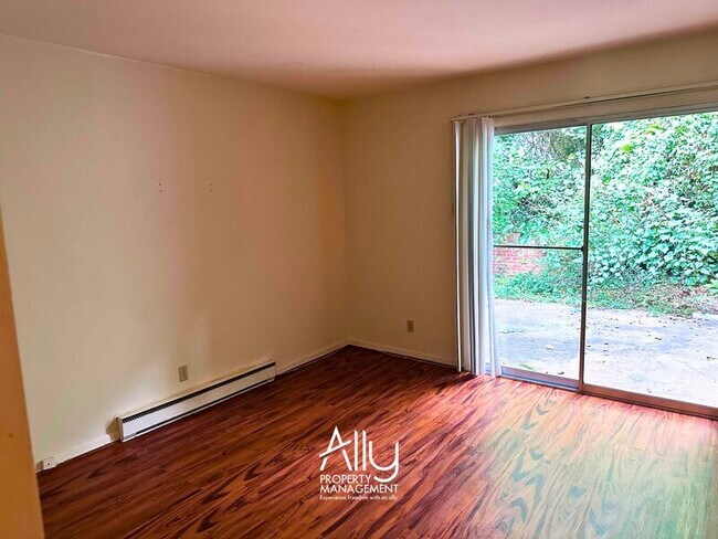 Building Photo - 122 Harmon St