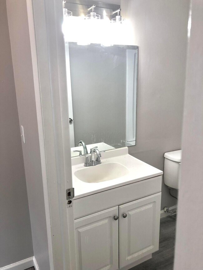 Building Photo - 5700 Crossing Ct